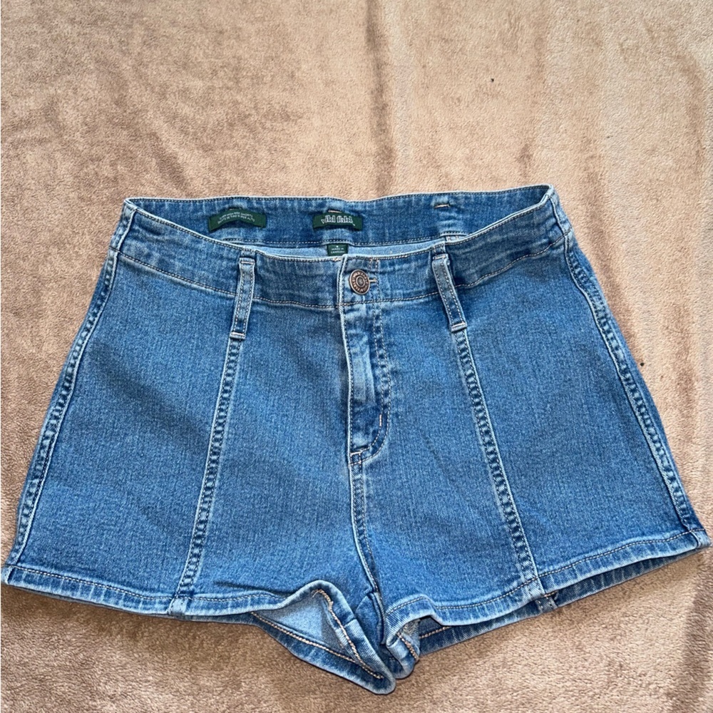 Women's Super-High Rise
Seamed Jean Shorts - Wild Fable™ Medium Wash
6
